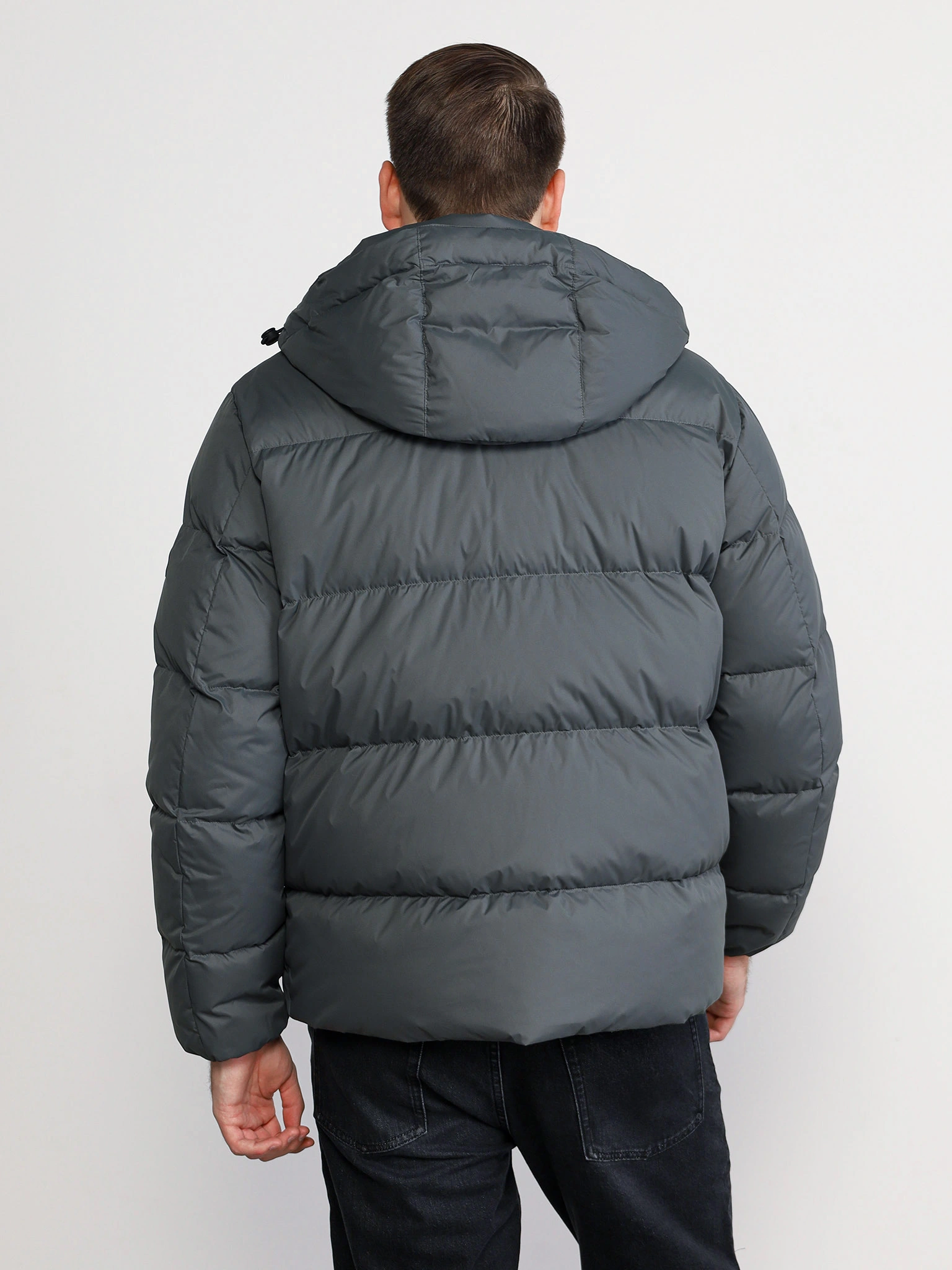 Куртка утепленная зеленого цвета с капюшоном